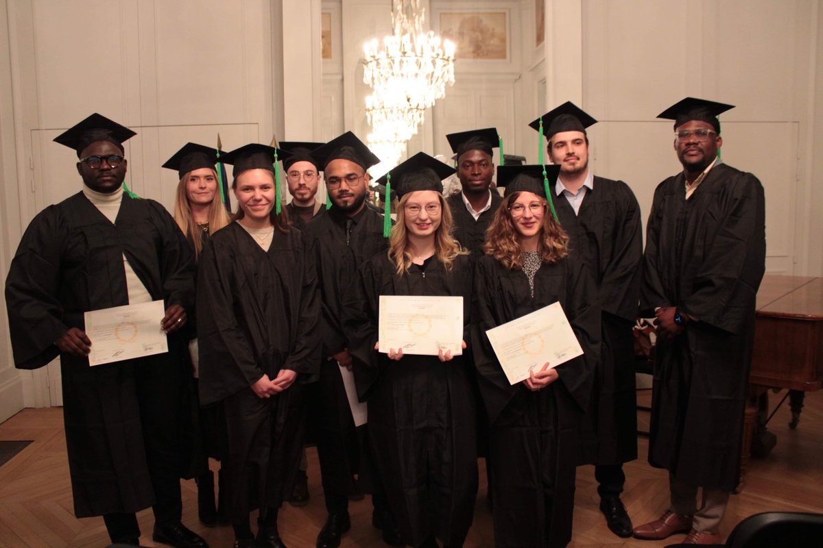 TerritorialeLa's tweet photo. Lundi dernier a eu lieu la remise des diplômes de la promotion 2021-2022 du master 2 droit des collectivités territoriales au sein de la sous-préfecture de Reims ! L’organisation a été assuré par la promotion actuelle de master 2 accompagné de plusieurs M1 ! https://t.co/9WHtc3TLLZ