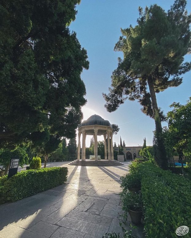 «حافظ اگر چیزی را نپسندد، اگر‌چه خواستنی و پذیرفتنی بنماید، اگرچه ایمانِ خطرناکِ عوام و عوام‌فریبان...