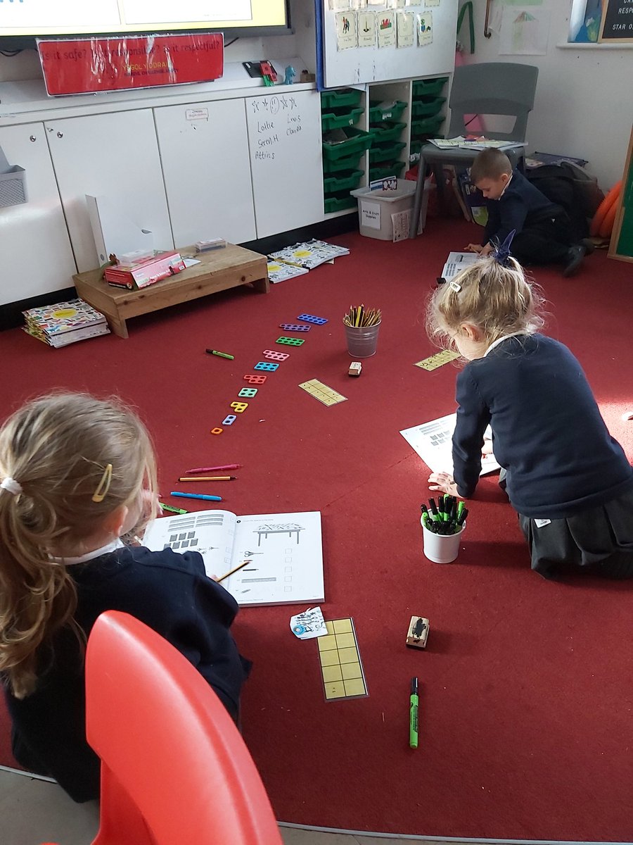 ysgolyddraig's tweet photo. Counting objects to 10. #mathsnoproblem #YYDOgwr #y1 #numeracy #10frame https://t.co/gKBP1Enoxf