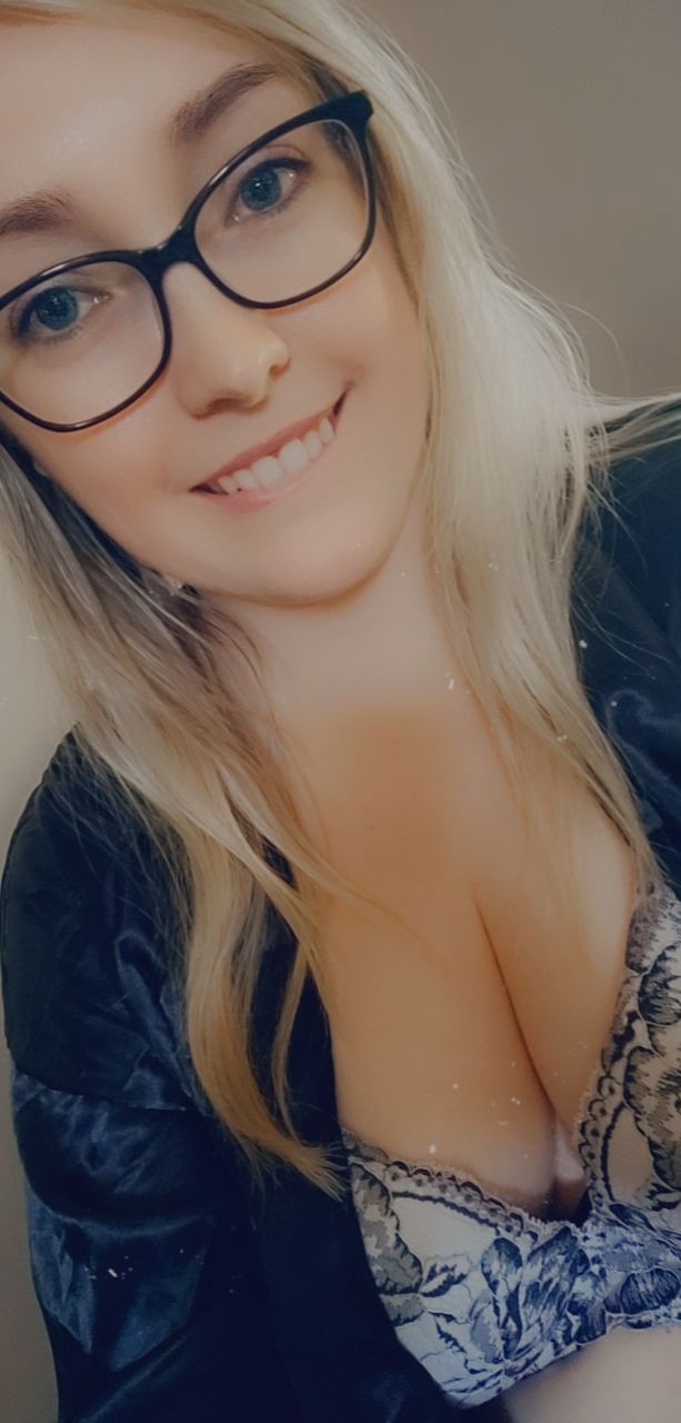 ScarletMeow ♡ 18+ 🔞 on Twitter: " OnlyFans & Fansly are live! Follow for free on Fansly: https