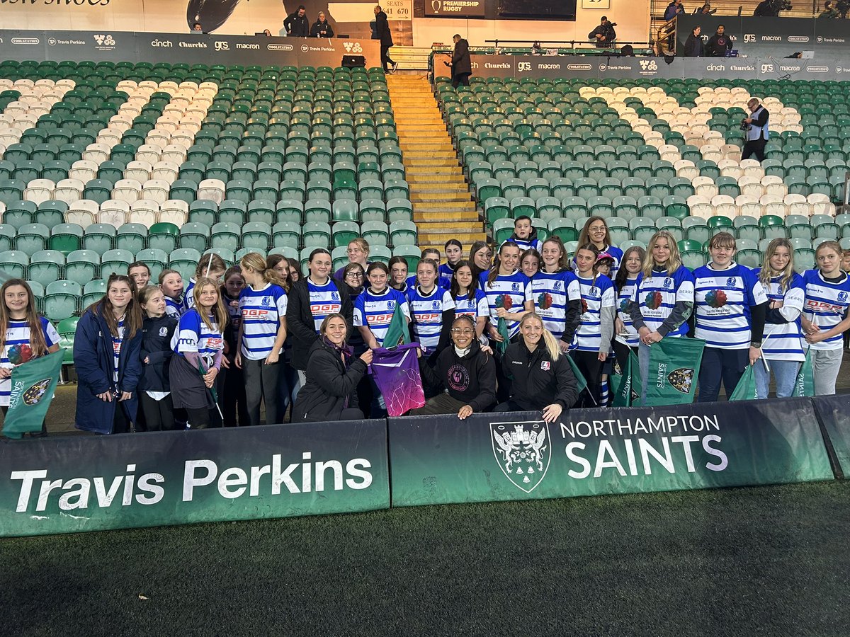 SaintsComm's tweet photo. Was another great day at @FranklinsGdns as @LightningRugby took on Harlequins! 

We were so pleased to see 40+ girls from @OfficialKRFC join us for their Club of the Match session, Guard of Honour and player Q&amp;A! 
Thanks @SadiaKabeya @JennyRose088 &amp; @Svobodeyyy2 for joining! 🤩⚡️ https://t.co/FUSbj862HK