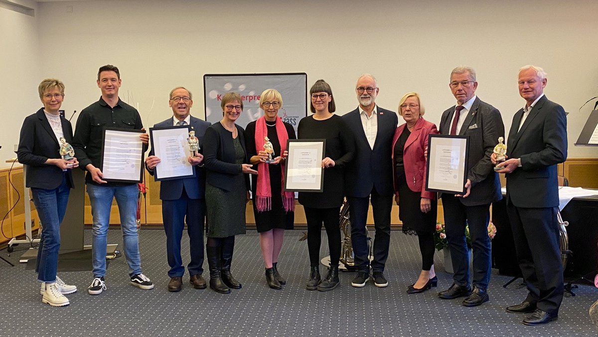 Hildegardis_eV's tweet photo. Heute wurde dem Projekt Women4Youth, initiiert von dem @hildegardis_verein, IN VIA Katholischer Verband für Mädchen- und Frauensozialarbeit Deutschland und dem Katholischen Deutschen Frauenbund (@kdfb_bund), der #Kettelerpreis2022 im Maternushaus in Köln verliehen!🏆 https://t.co/hTiafx5D1F