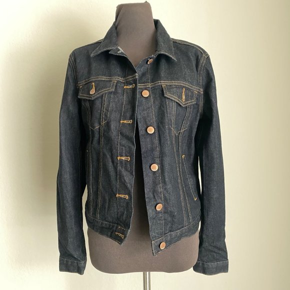 CAMPOS17's tweet photo. So good I had to share! Check out all the items I'm loving on @Poshmarkapp from @ContraverseeC #poshmark #fashion #style #shopmycloset #claybrook #gap1969: https://t.co/1ssBBhJr0Z https://t.co/ZfJwsQZa3K