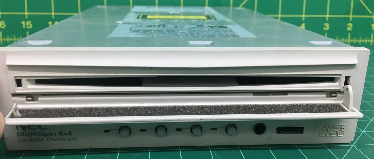 RetroTechMuseum's tweet photo. #NEC MultiSpin 4x4 #CDROM changer CDR-C251 (1995)

4 CDs capable of 4X speed on standard IDE.
 
Can operate in 2 ways:
Single drive letter (D-1, D-2, D-3, D-4) or
Multiple Drive letter (D, E, F, G).
#Windows 3.1 does both / Windows 95 only works on Multiple drive mode.
#retro #pc https://t.co/lNKVHXqHwb