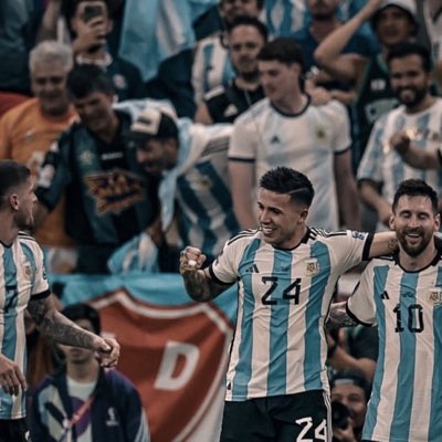 Ezepomari's tweet photo. #NuevaFotoDePerfil https://t.co/a7BhOcz06w