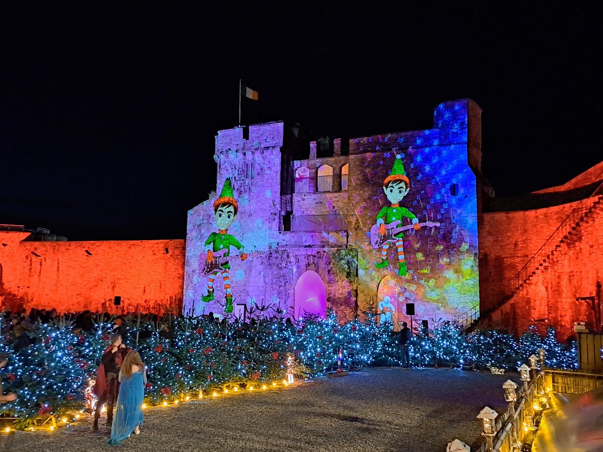 The castle walls spring to life this evening with our light illumination and animation show✨

A Christmas Tale at the Castle commencing again shortly, you don't want to miss it🤩
