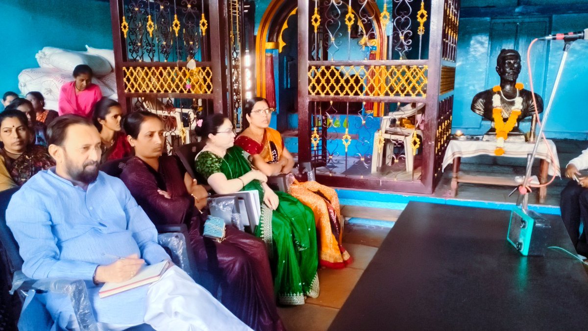 PrakashJavdekar's tweet photo. Today, Listened to PM @narendramodi ji's #MannKiBaat programme along with the residents of Gram #Vinzar, Tal.Velha, Dist. #Pune.
In this inspiring & insightful address #PMModi shared interesting stories of common Indian citizens & invaluable thoughts on many important topics. https://t.co/2FvTbpeWgj