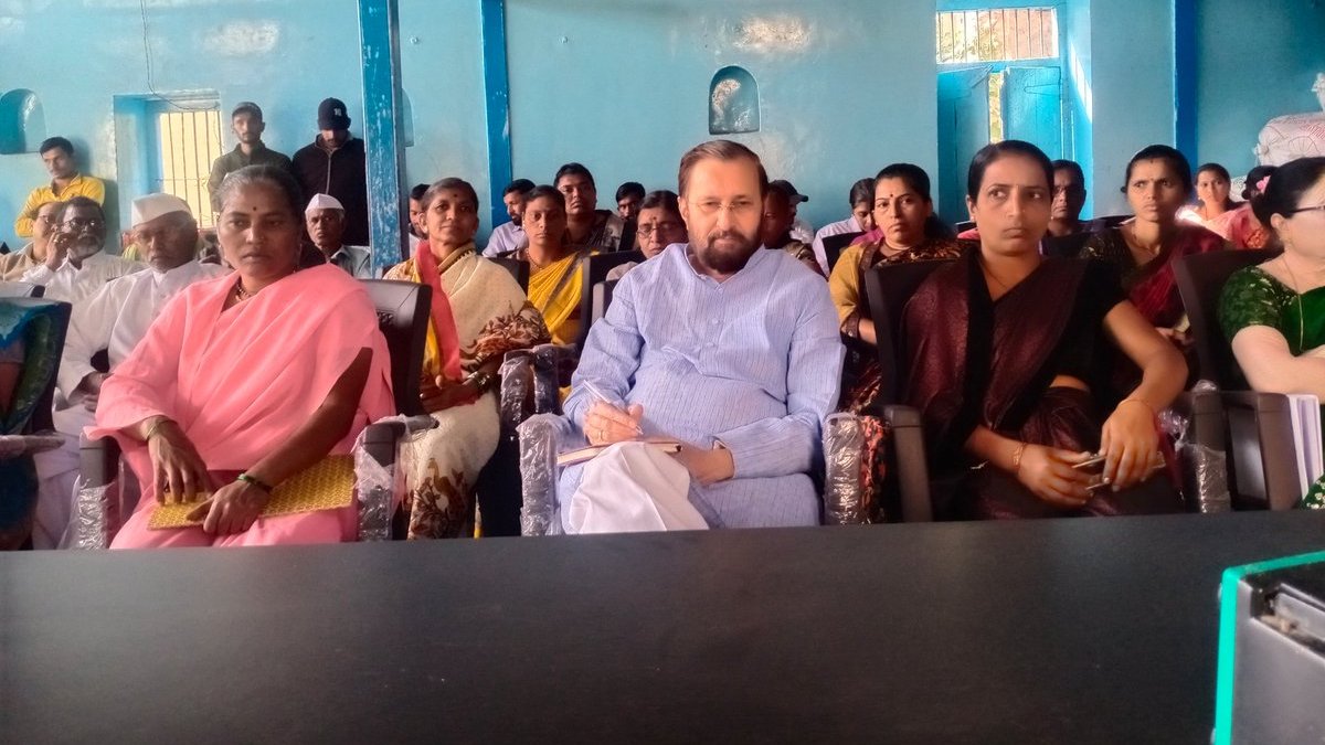 PrakashJavdekar's tweet photo. Today, Listened to PM @narendramodi ji's #MannKiBaat programme along with the residents of Gram #Vinzar, Tal.Velha, Dist. #Pune.
In this inspiring & insightful address #PMModi shared interesting stories of common Indian citizens & invaluable thoughts on many important topics. https://t.co/2FvTbpeWgj