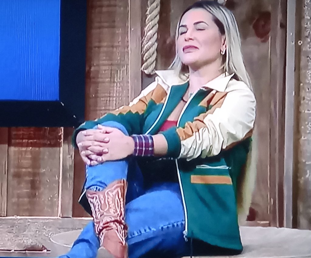 MarcelleHerman3's tweet photo. Babi fez uma excelente constatação sobre os fãs de Deolane, são pessoas que vibram na mesma energia de violência, opressão e maldade. Sempre perfeita e sem baixaria. Babi campeã!

#AFazenda 
#AFazendaUltimaChance 
#ProvaDeFogo https://t.co/ZlJZPOGHkg
