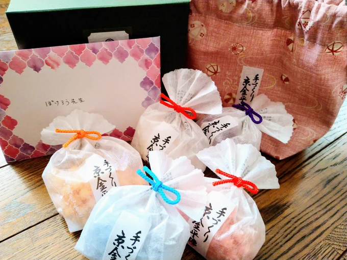 こちらとこちら〜〜!!!ありがとうございます〜〜〜!!!!秋の…?!柴ちゃ…!!?!?夏の柴ちゃんを送ってくださった方が秋をくださいました…可愛い…横顔素敵美ドッグですね…ラブ…またお吸い物と同じ方に高級金平糖を頂きました…!お手紙もそれぞれ書いてくださって(ハイパー文豪)→ 