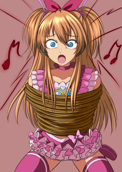 耳に音の出る装置を付けられ、闇のノイズ攻撃を受ける響 