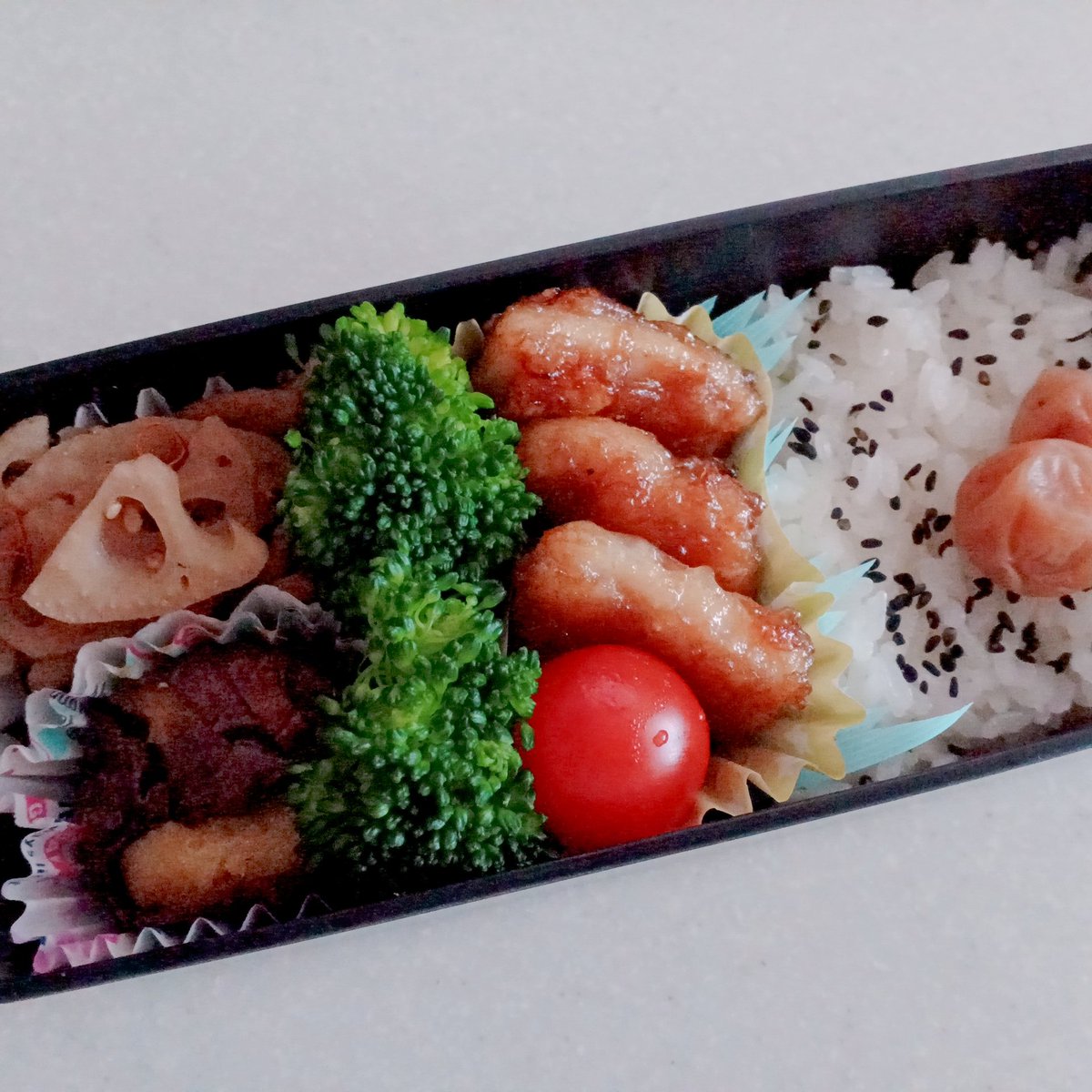 Ri311's tweet photo. おはようございます
鶏照り焼き弁当、月曜日だけどそこまで手抜きじゃない( ´・∀・｀)

#お弁当
#お弁当記録 https://t.co/66to8vY68G