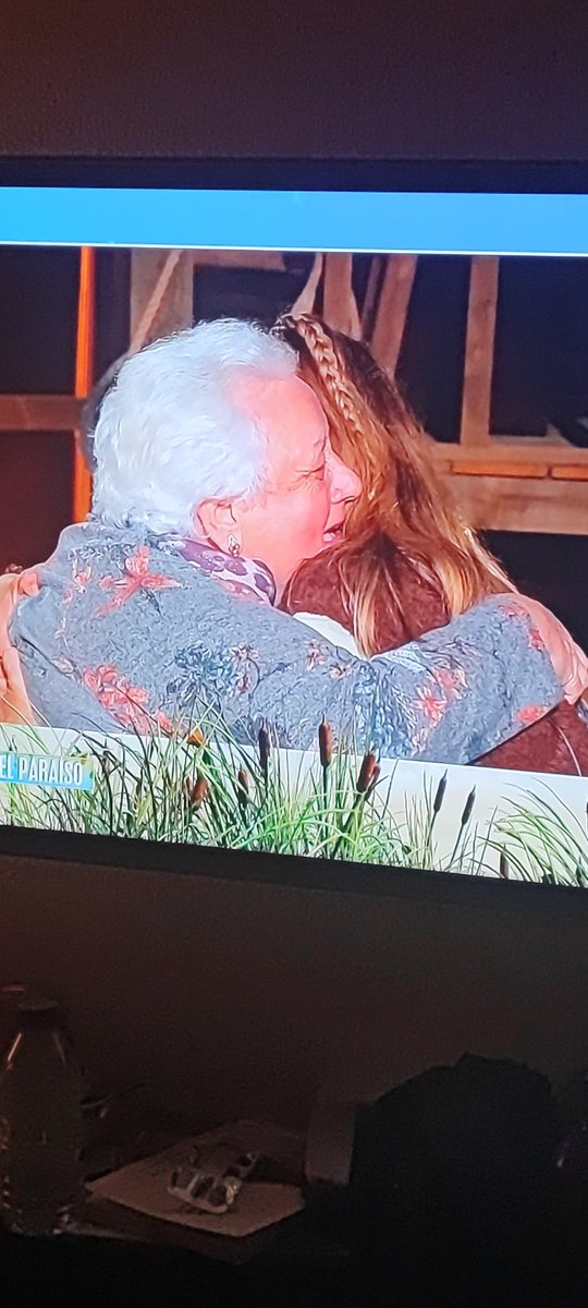 MeryCaraballoO's tweet photo. Quién no llore con esto no sabe lo que es el amor a una abuela  ni a la vida #PesadillaDebate12 https://t.co/HiVspSB15l