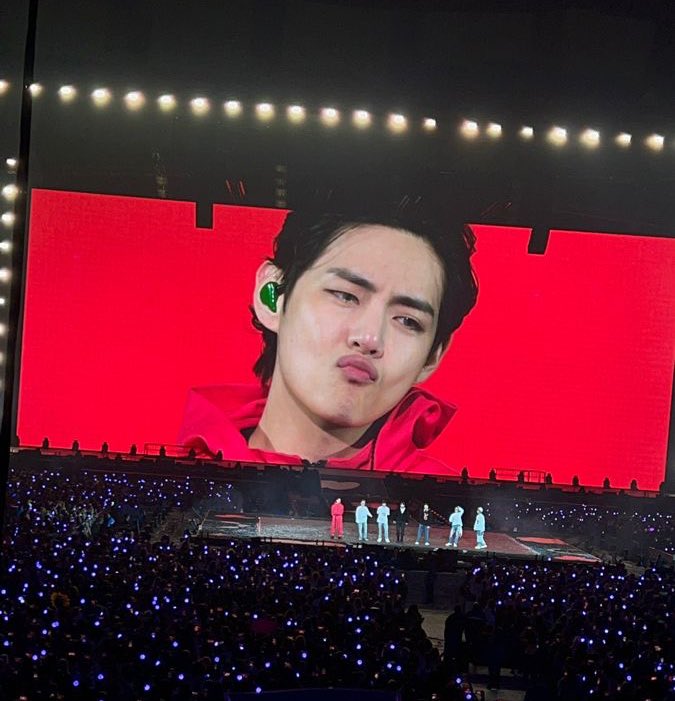 saxophonist95's tweet image. First anniversary of everyone and their mama’s favorite face reveal of all time