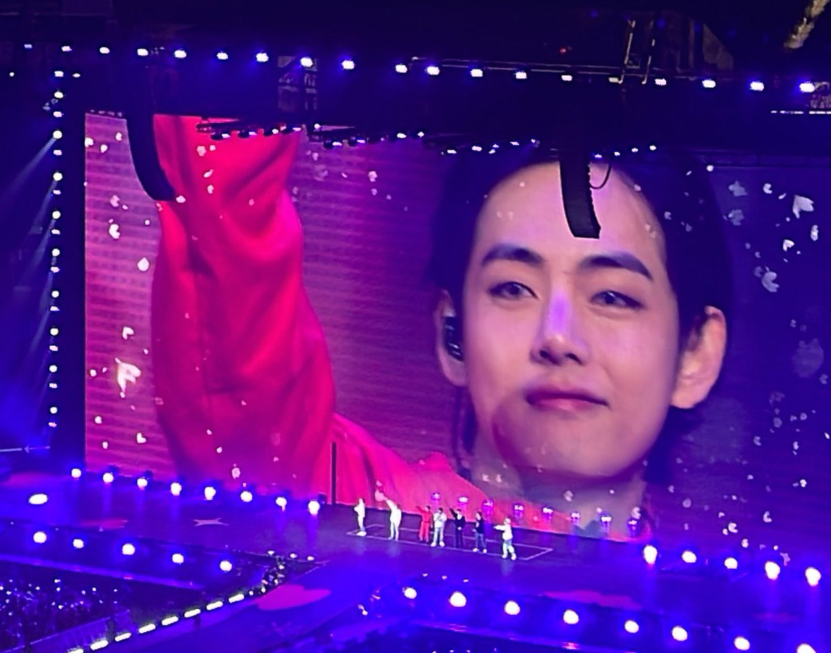 saxophonist95's tweet image. First anniversary of everyone and their mama’s favorite face reveal of all time