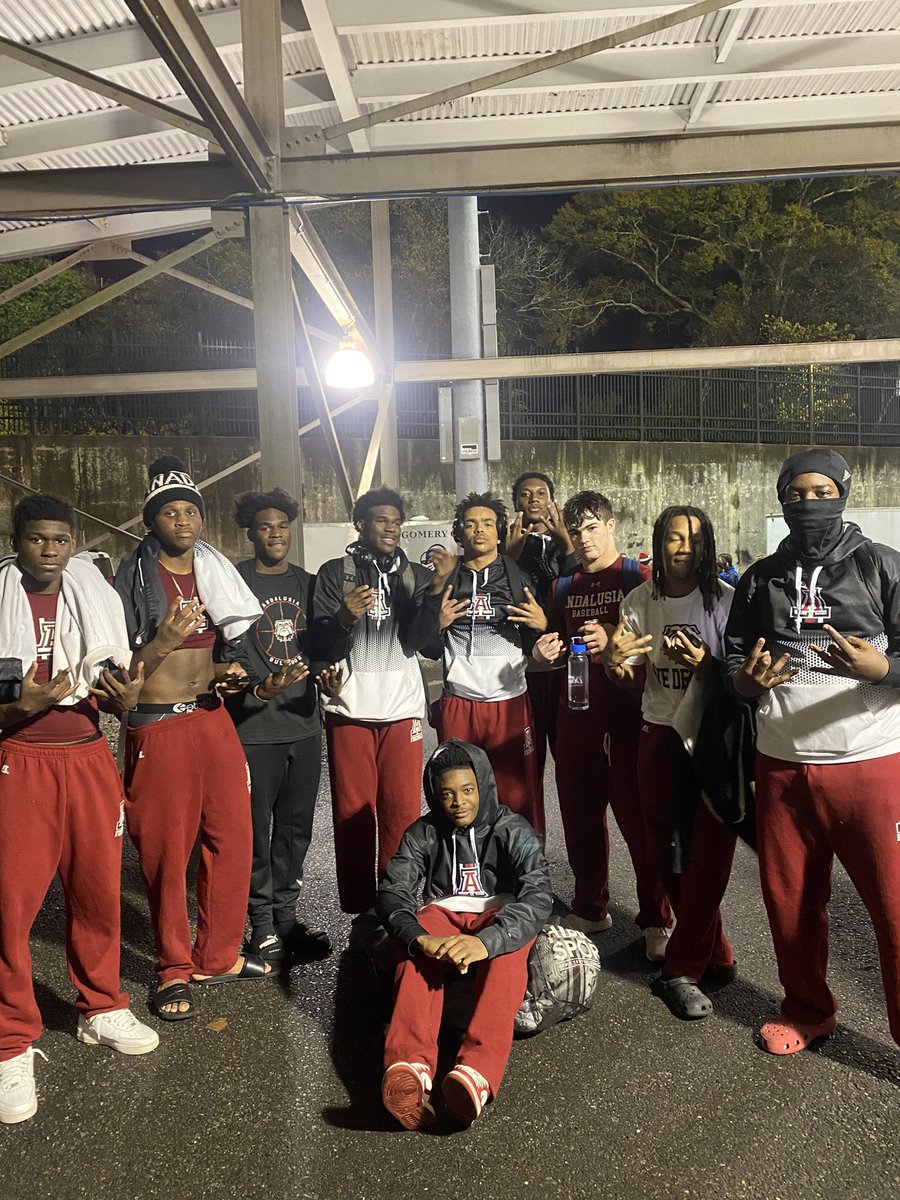 kaden_denson's tweet photo. Glad to be going to state with these guys, got love for every last one of em🖤 @AndyBulldogsFB https://t.co/RYeZ8Zv7W7