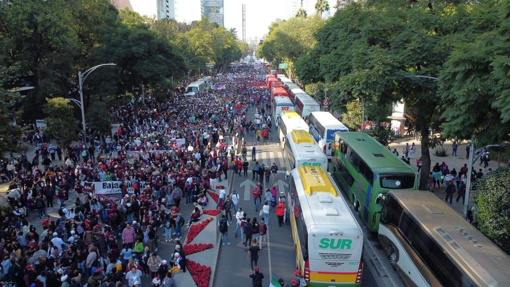 Disa_ro's tweet photo. @Claudiashein Ahora se entiende porque reforma se veía "lleno". 🤣🤣🤣🤣 https://t.co/Vgmq19V8fO