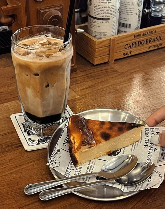 AtlaechAtlas's tweet photo. Like bitter coffee and romantic autumn https://t.co/KhKUf6CkxJ