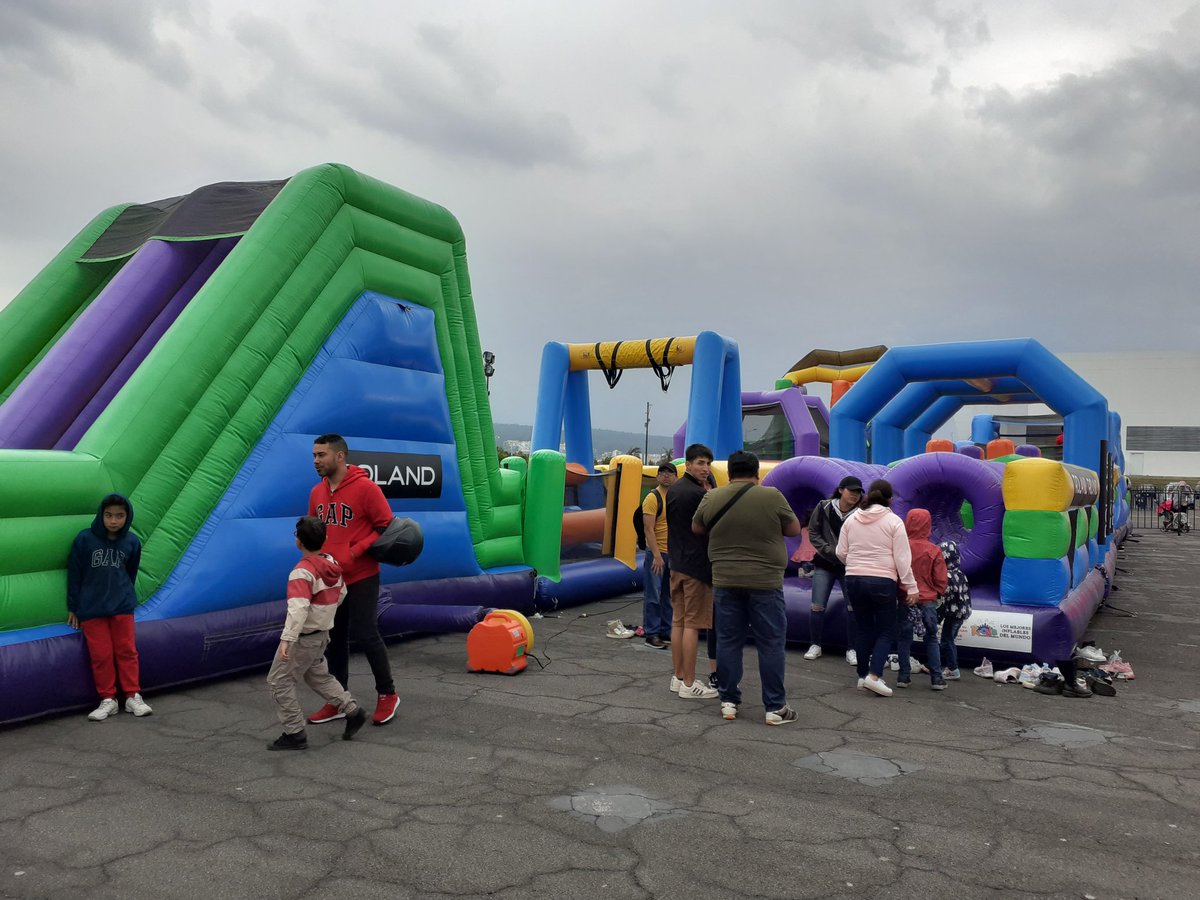 GnesisSantacru3's tweet photo. Inflables por aquí y por allá 🤗 los niños disfrutan de este gran domingo 💙❤ en el Burger Show 🍔👍🏻😉
#burgershow
#burgerfestival
@ramiromorejonv https://t.co/SK1lu2bb2N