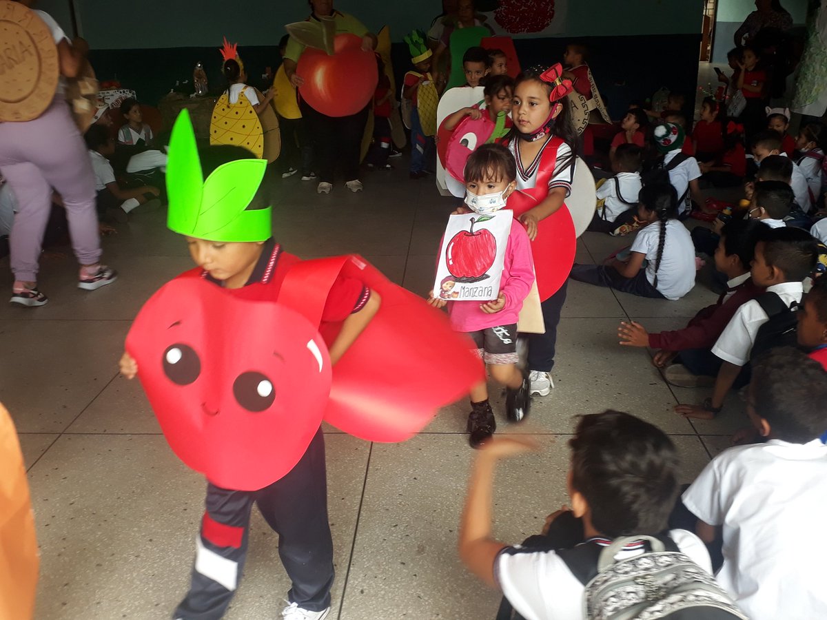 AntonioMariaPR's tweet photo. Baile de las Frutas a cargo de Inicial A y B @NicolasMaduro @ZonaEducTachira @Berzabethg1 @BolivarianasZET @dceuportuguesa @Crazet2011 @FernandoRojas6 https://t.co/GwWv5KorEf