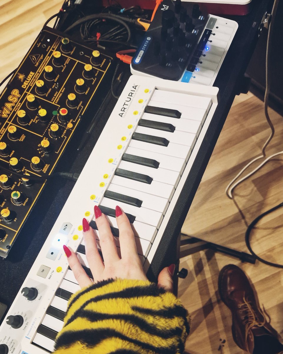 witchands's tweet image. Every time I can't be arsed to go band practice, I drag my miserable arse there anyway, and then have a mint time. Supporting the mighty @girlsinsynth at Zerox, Newcastle, Dec 8th