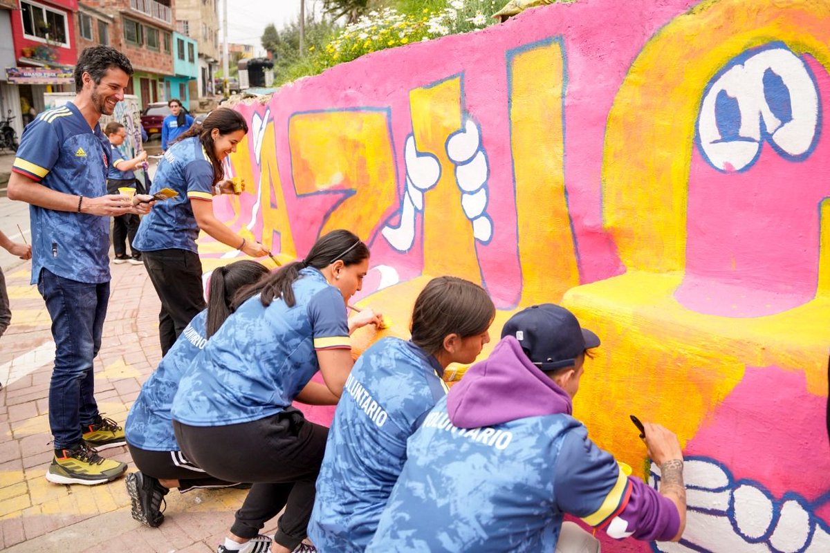 Lauracmhbc's tweet photo. Visitamos la Fundación Tiempo de Juego con la que adidas ha venido trabajando por más de 10 años. En esta ocasión queríamos aportar a la comunidad pintando varios espacios deportivos y compartiendo con los integrantes de la Fundación. 
#adidas https://t.co/wayMteZMnY
