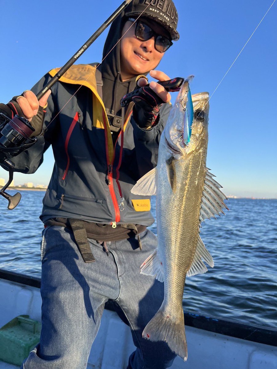 koga919's tweet photo. トラウトルアーからメガドッグ220にチェンジしての釣行🎣水面爆発させるもホゲ…
凄腕の同行者が釣りまくるので、ルアーを聞いてフィッシュ!!笑
(実はボート初フィッシュ‼︎笑)
#アイアンマービー
#voodoo78 #ブードゥー78
#実はアングラーズマイスター https://t.co/rxMJtCUMLM