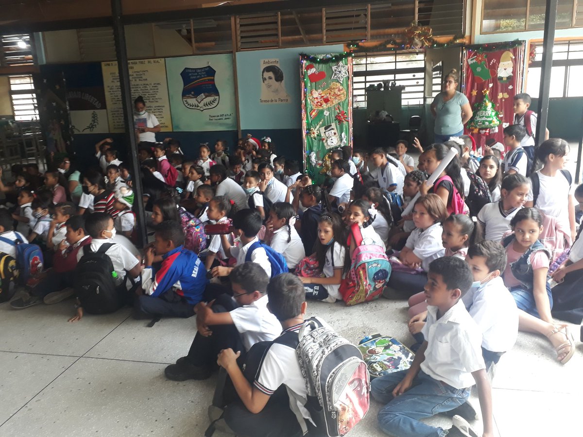 AntonioMariaPR's tweet photo. Entre adivinanzas y baile los niños y niñas de Inicial celebraron el día de la Alimentación @NicolasMaduro @ZonaEducTachira @BolivarianasZET @Div_Ini_Pri_Esp @Crazet2011 @Berzabethg1 @FernandoRojas6 https://t.co/Qt1OJNKsgA