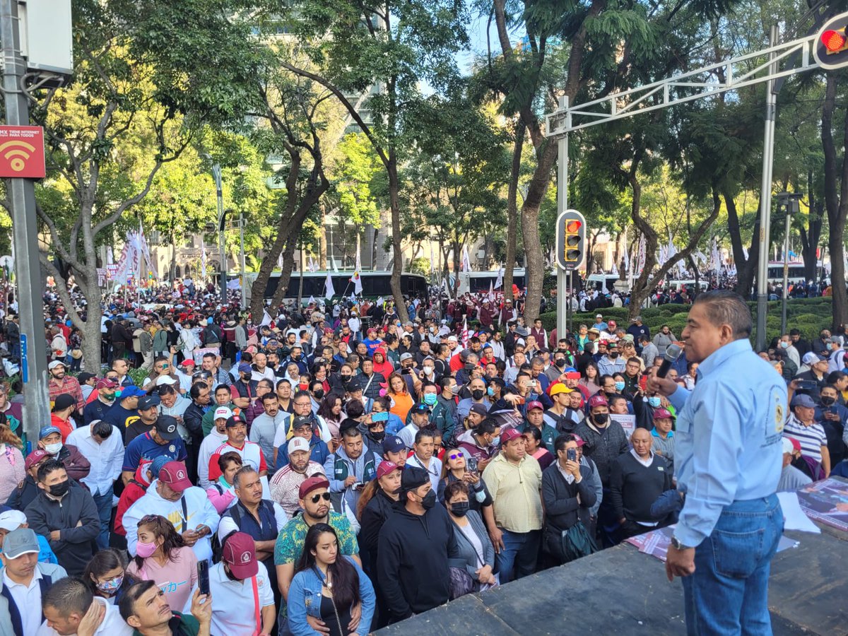 CRISTOPEPE25's tweet photo. @HMBM_16 @Claudiashein @alejandrorobmx @Luis_diazdeleon @lopezobrador_ @Marcos74479209 @EdithfrancoUnam @MiguelA68360907 @BenitoGarca20 EL STTP PRESENTE EN AL MARCHA DEL PUEBLO EN SOLIDARIDAD CON EL PRESIDENTE DE LA REPUBLICA @lopezobrador_ https://t.co/YMMikti3FQ