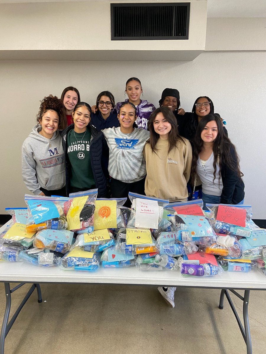 Sjm_girlsbball's tweet photo. Thank you @OnRampsChurch @ImpactCenterFr for the opportunity to serve Hygiene Kits to Lowell Neighborhood. Thankful for the opportunity to give.
#cultureredefined https://t.co/hXaQUow4ee