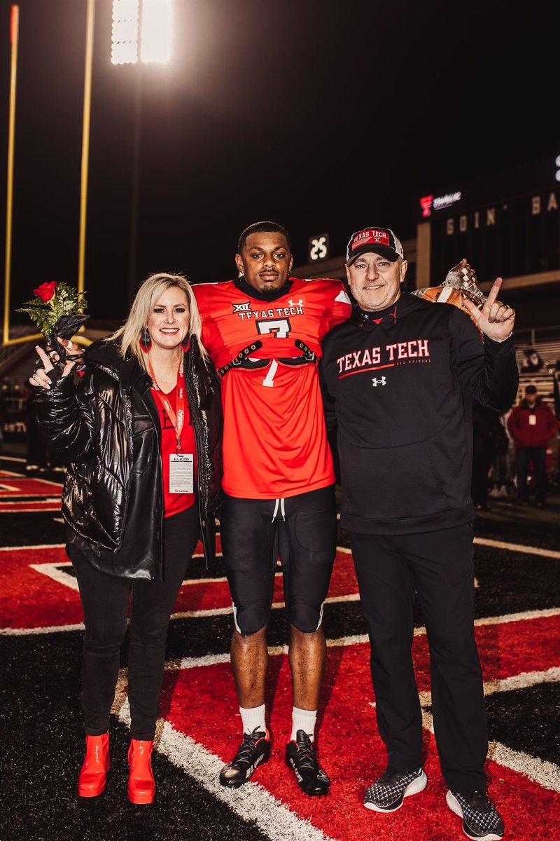 Senior Night ❤️🧵

<a href="/mdwaters2139/">Marquis Waters</a> 
<a href="/DimitriMoore7/">Dimitri</a> 
<a href="/krishonm17/">Krishon Merriweather</a> 
<a href="/frye_adrian/">Agee 🌵</a>
