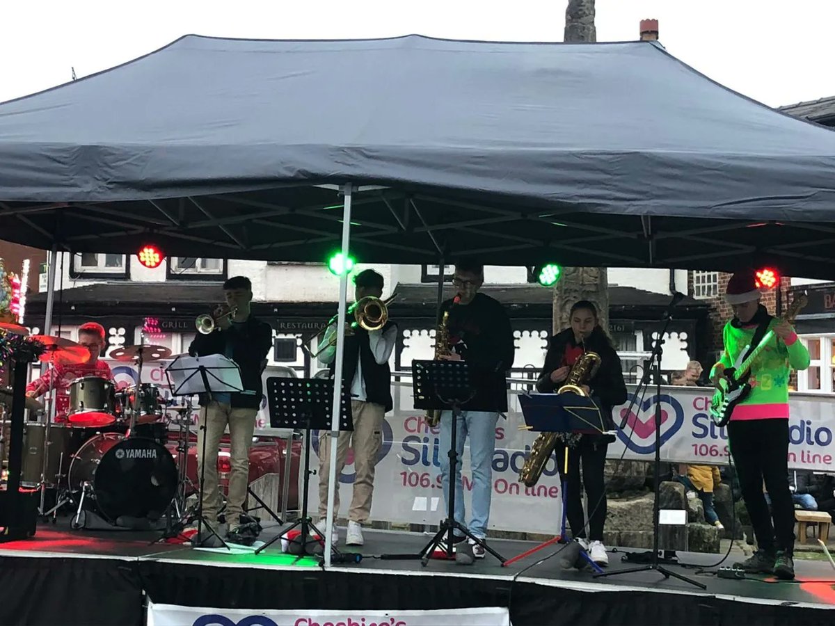 FranticFridays's tweet photo. Thank you to @silk1069 for having us at the Sandbach Christmas Light Switch-On last night
.
.
.
https://t.co/5PLbdhebia https://t.co/rS9YPK1ef0