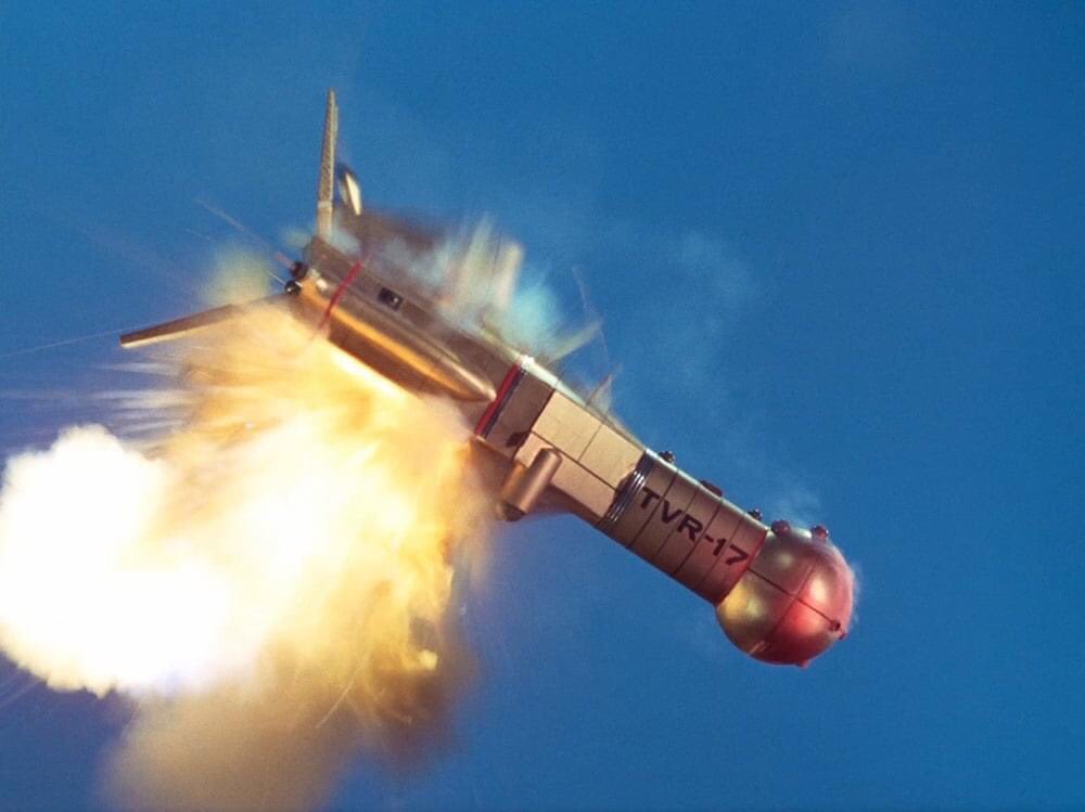 philzink's tweet photo. CAPTAIN SCARLET

The TVR-17 communication satellite that exploded after suffering from a premature re entry, apparently 😳 in “WHITE AS SNOW”.
And a great piece of concept art by Mike Trim. 
#captainscarlet #gerryanderson #TVR #tvr17 #whiteassnow #miketrim https://t.co/c92nQx41Ta