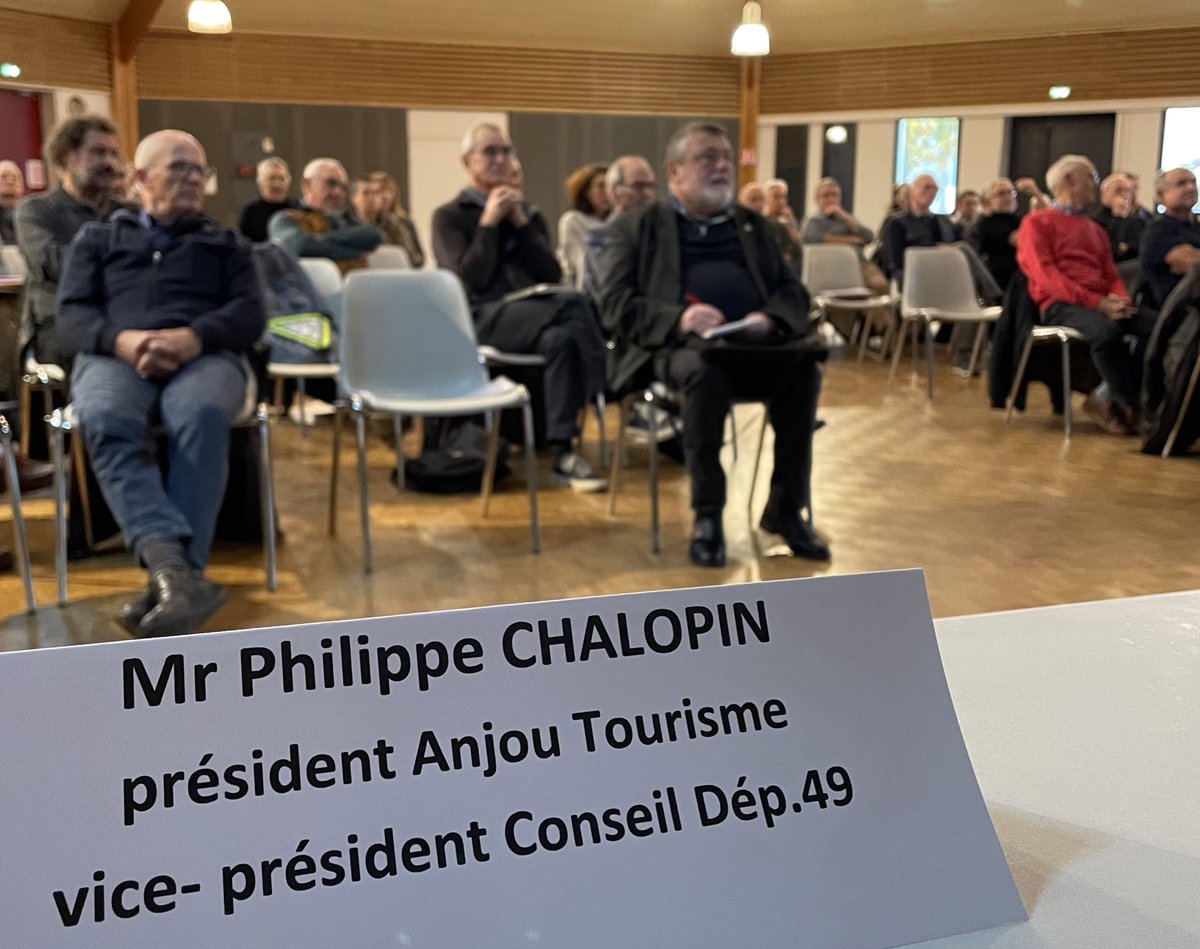 chalopinbauge's tweet photo. Présence ce matin à l’Ag du @Coreg @paysdelaloire @FFCT à @verriereenanjou aux côtés du @Cros pour saluer le travail de Mme François -une grande dame qui quitte la présidence. L’occasion de saluer au nom @Maine_et_Loire le travail des Assos cyclotourisme #PDIPR @Anjoutourisme https://t.co/bElGY92ZkO