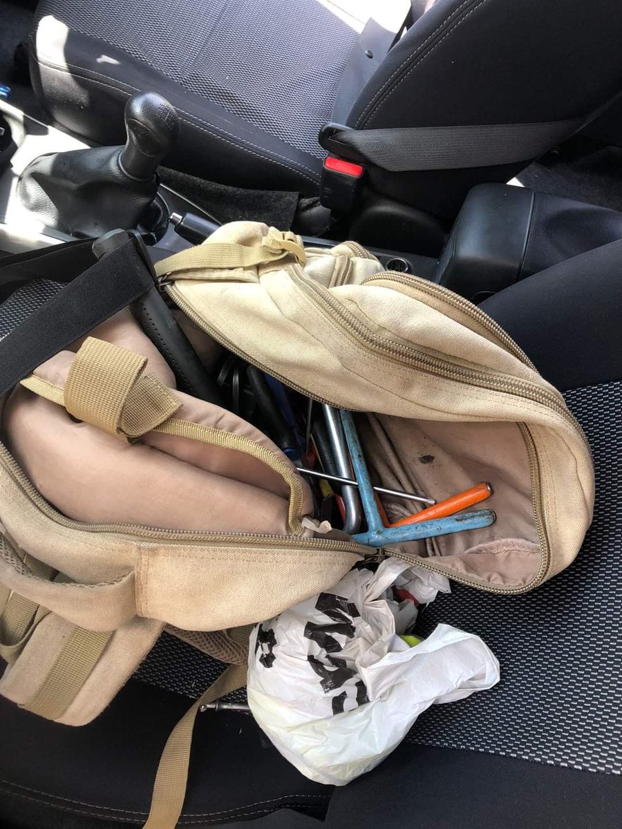 Veetra__'s tweet photo. JMPD VIP PROTECTOR FOILS AN ATTEMPTED CAR THEFT IN ROODEPOORT.

JMPD caught sight of three suspicious males trying to forcefully open a vehicle.

They sped off and a high-speed chase ensued.
 
In their attempt to escape, the suspects' vehicle collided with five other vehicles... https://t.co/P8WhXKXPbG