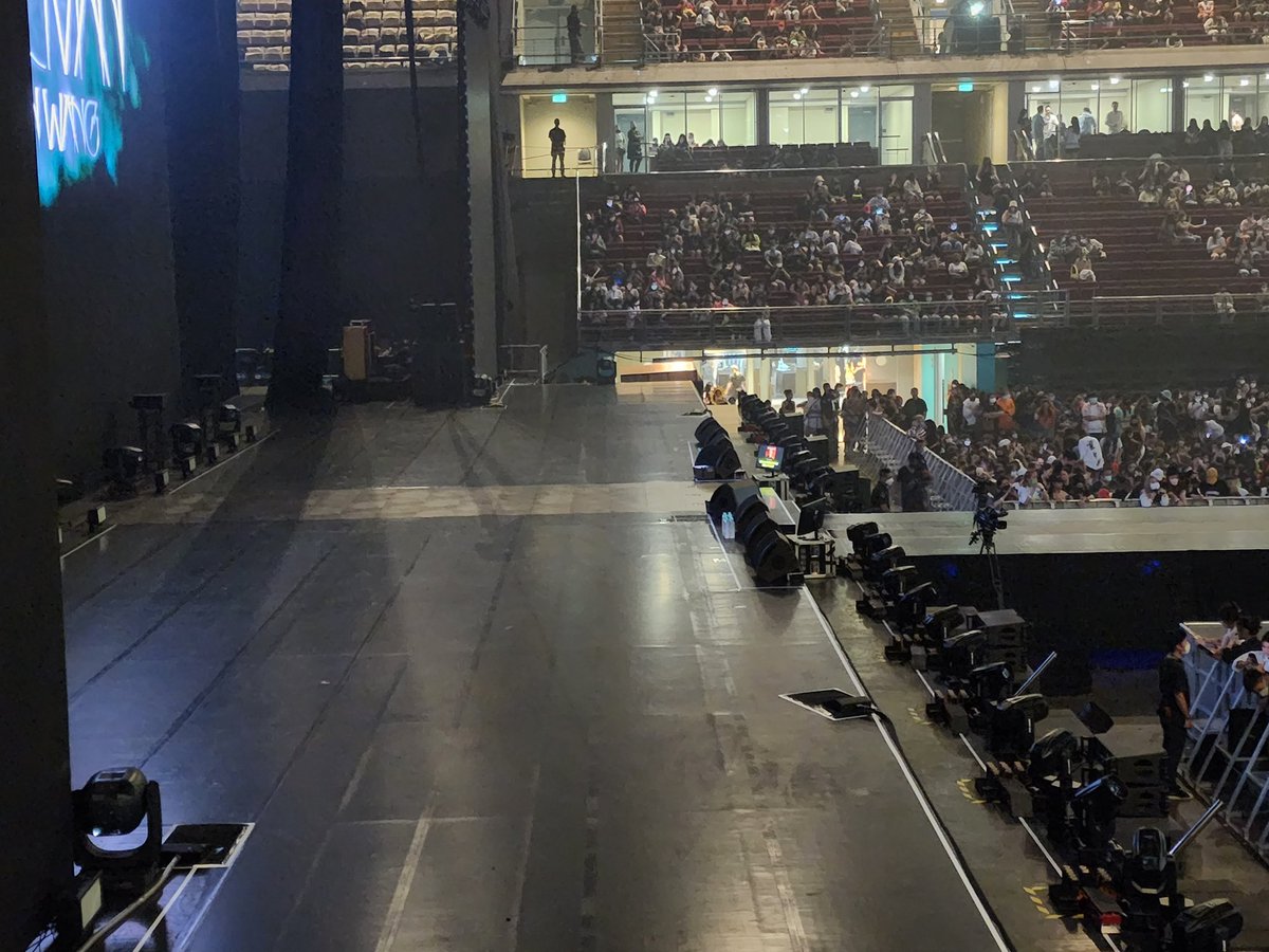 ggwithgot7's tweet photo. เรานั่งโซน SB เห็นเวทีชัดจริง แต่โชคร้าย VCR ต่างๆฉายลงจอเยอะมาก ลงแต่จอกลางนะ จอข้างไม่ได้เปิด สรุปไม่รู้เรื่องเลย😭

แล้วก็ขออนุญาตเทียบคอนอื่นเค้าจะปิดโซน B T ไม่ขายเลย SB SN ก็จะขายแค่ครึ่งเดียวที่มองเห็นจอกลางได้ แต่ VIJI CROP เก็บเรียบทุกที่ กุเหม่อ🫠

#รีวิวผู้จัดvijicrop https://t.co/dkoe2kgkF4