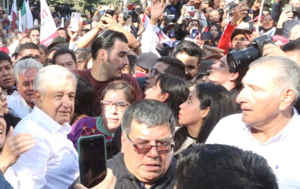 adan_augusto's tweet photo. ¡Es un honor, marchar con Obrador¡ en la #MarchaDelPueblo https://t.co/N1vo4fsaAu