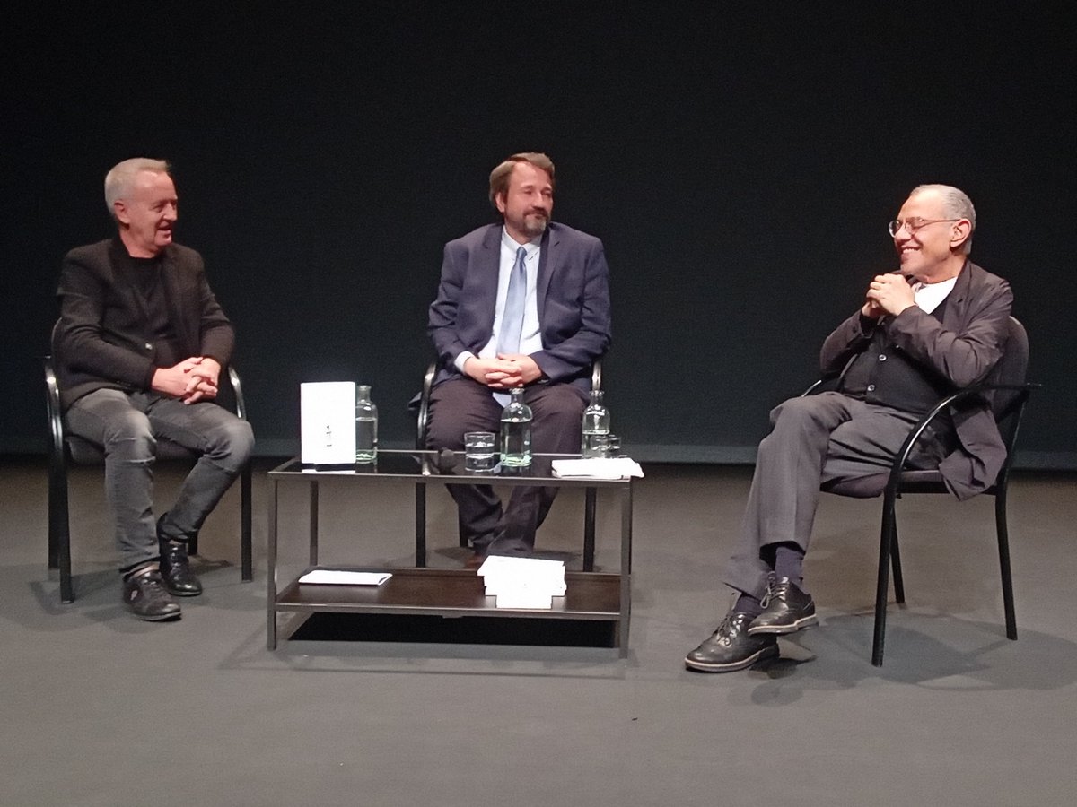Solo hace falta ver a los padrinos que acompañaron a #GarcíaMay en la presentación de #AntesDelTeatro para saber la importancia de ese preclaro ensayo. <a href="/Bolchiro_Books/">Bolchiro_Books</a>  hombredebronze.blogspot.com/2022/11/antes-…