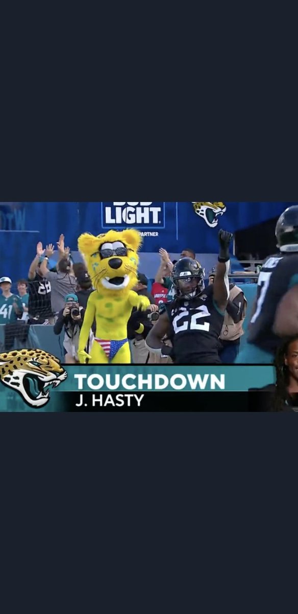 Partsman_72's tweet photo. @RizzShow @MoonValjeanHere @KingScottRules Hey Rizz ask @Patrico1057 what the hell is going on with his team's mascot!😳 https://t.co/ujxyHeXCI1