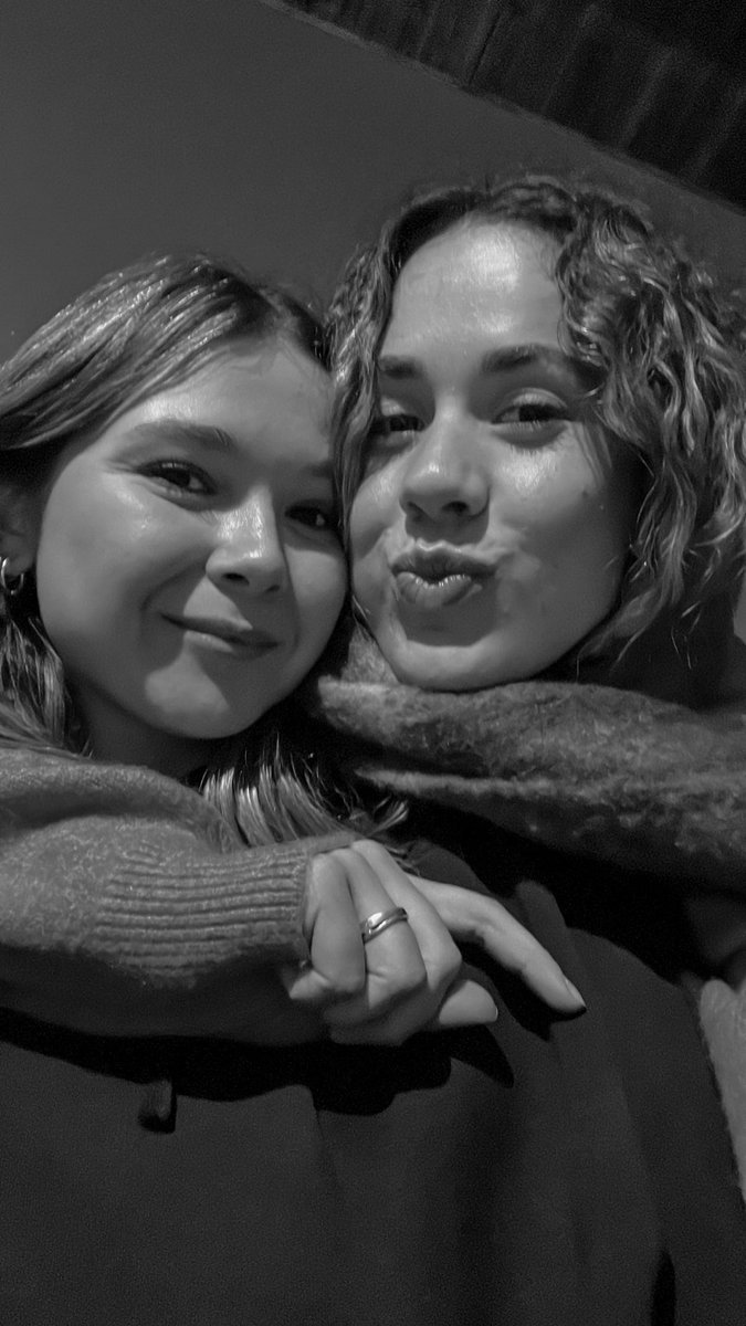 paulatrabadob's tweet photo. Cerquita siempre, para que siempre seamos así de felices 🤪❤️ https://t.co/IXSS8DRfOE