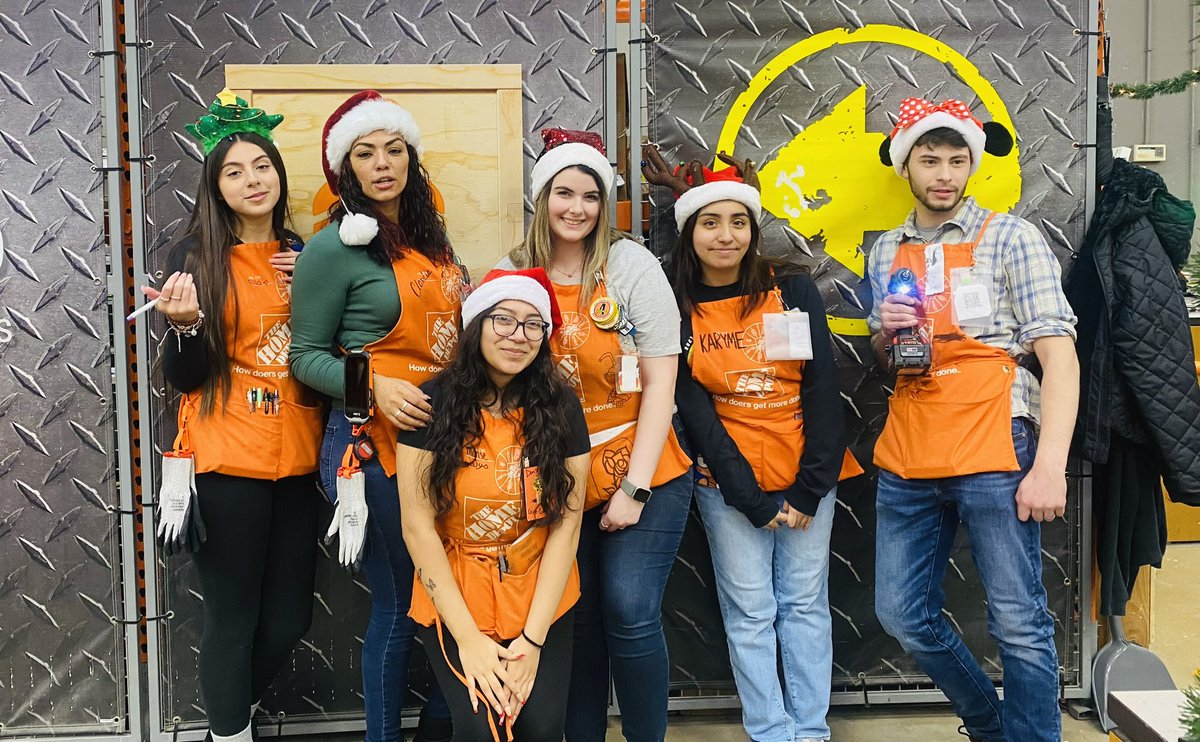 TraciHarding7's tweet photo. Holiday hat day at the service desk!! https://t.co/V2bJYo7oex