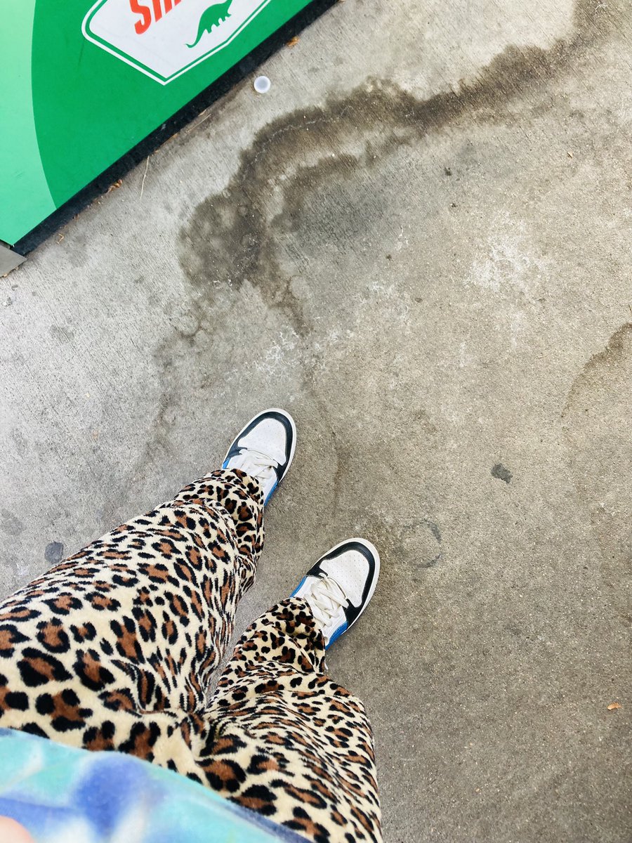 BerrySweeetness's tweet photo. One thing about me, is imma stay swaggy. Even if it is to go to the gas station. ππ€ππ€ͺ #gasstationswag #sundaze #comfy #comfycrew #swaggy #comfyzone #silly https://t.co/mcpTYus8DX
