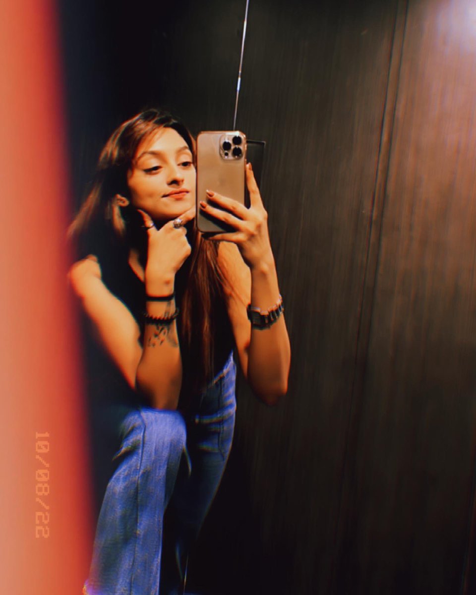 ActressShana's tweet photo. ꜰɪʀꜱᴛ ᴛʜᴇʏ ᴡɪʟʟ ɢɪᴠᴇ ʏᴏᴜ ʙᴜᴛᴛᴇʀꜰʟɪᴇꜱ, ᴛʜᴇɴ ᴍᴇɴᴛᴀʟ ᴛʀᴀᴜᴍᴀ ! 🦋🔪🧿🍷
#shanabhattacharya #actress #actresslife #blessed #lostsomewhere #blacklove #outfitgoals #butterflies #denimvibes #shinelikeadiamond #selfobsessed #rockerzgirl #Twitter #Tweet #Tweets https://t.co/uhER2ZzhEM