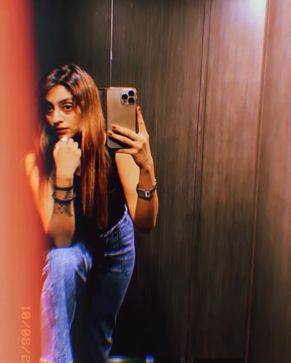 ActressShana's tweet photo. ꜰɪʀꜱᴛ ᴛʜᴇʏ ᴡɪʟʟ ɢɪᴠᴇ ʏᴏᴜ ʙᴜᴛᴛᴇʀꜰʟɪᴇꜱ, ᴛʜᴇɴ ᴍᴇɴᴛᴀʟ ᴛʀᴀᴜᴍᴀ ! 🦋🔪🧿🍷
#shanabhattacharya #actress #actresslife #blessed #lostsomewhere #blacklove #outfitgoals #butterflies #denimvibes #shinelikeadiamond #selfobsessed #rockerzgirl #Twitter #Tweet #Tweets https://t.co/uhER2ZzhEM