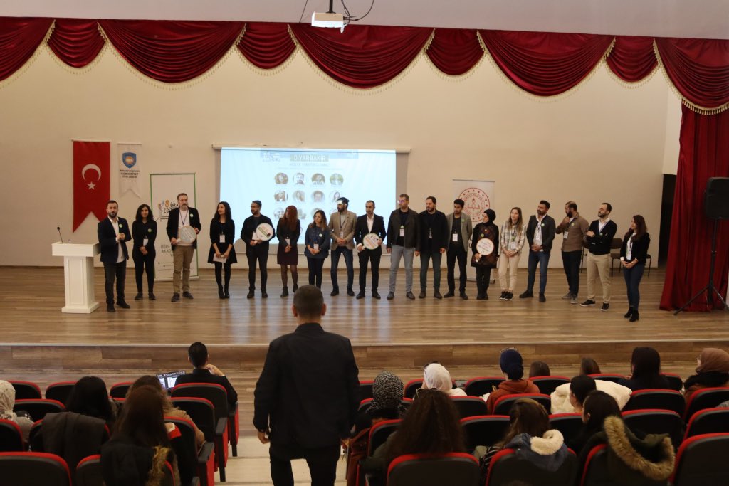 Büyük işler büyük bir ekiple mümkün <a href="/orav2008/">Öğretmen Akademisi Vakfı</a> #ÖğretmenleOlur Diyarbakır -8. ÖRAV Eğitim Şenliği