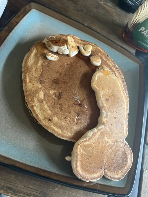 Daddy makes the best pancakes. https://t.co/C48UsllJEt