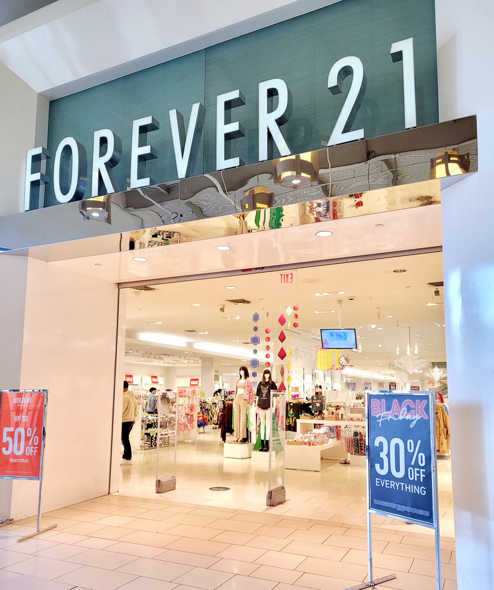 Find the perfect gifts at Forever21 🎁 🎅 💝