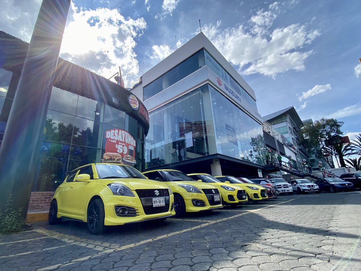 BushidoSuzukiMx's tweet photo. De visita con los amigos de @suzukitepepan en la presentación de la nueva #ertigaboostergreen y apoyando a la #seleccionmexicana 

#suzuki #suzukimexico #zc13s #zc32s #zc82s #zc33s #ertiga #boostergreen https://t.co/p8jVfhUaB3