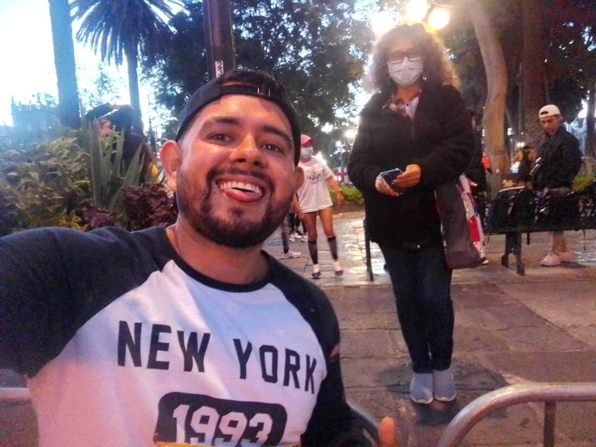 oskr_dato88's tweet photo. Hoy corrí #21Km en #Puebla. La mejor parte fue haber estado acompañado de mi señora madre a quien adoro con todo el corazón. #MadreeHijo #RunningMan #runnermexico #InstaMom #InstaBear #BeardBoy #Mami https://t.co/yq52EWFlfX