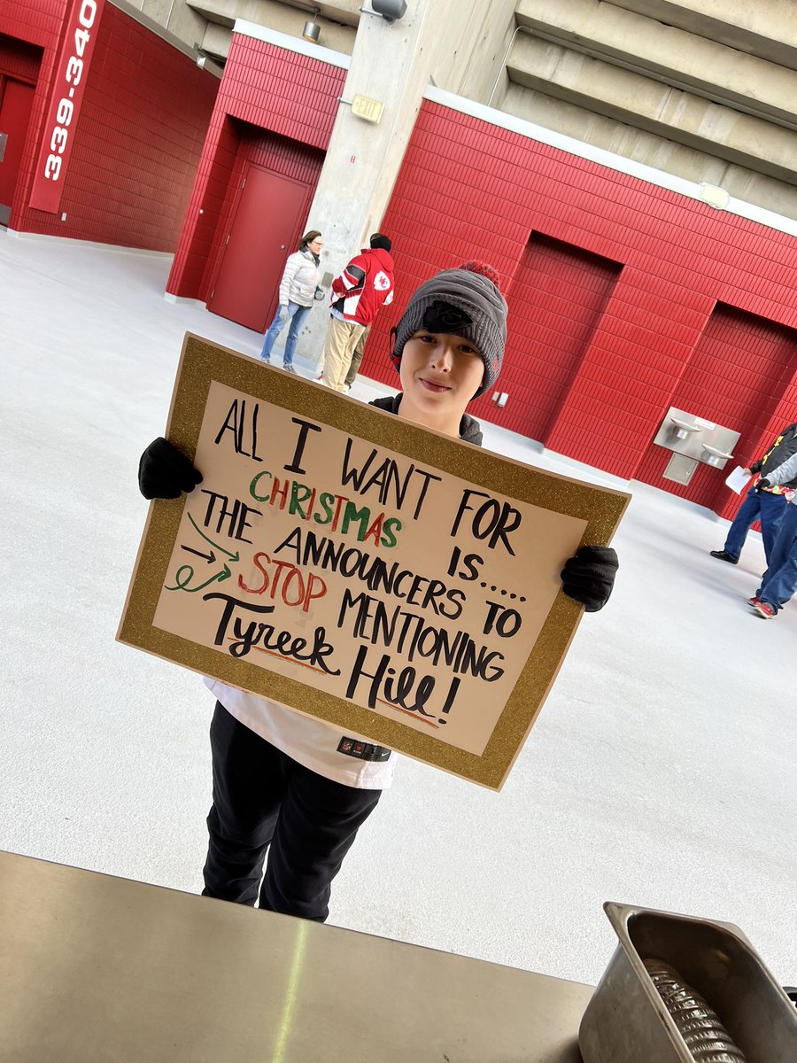 ashkcp's tweet photo. This kid has the best sign! Taken and posted with mom’s permission! @Chiefs https://t.co/ivAF5aYVCz